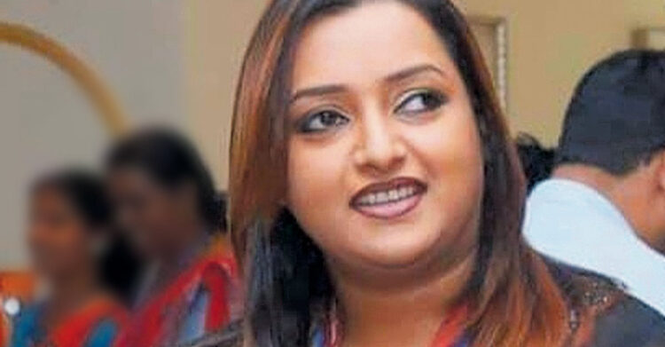 ഒരു ഐ ഫോണ് മാത്രം വഴിയുള്ള ബന്ധമല്ല തങ്ങളുടേത്; താന് ചതിച്ചുവെന്ന് എങ്ങനെ ശിവശങ്കറിന് പറയാനാകും, ജനത്തെ എന്തൊക്കെയോ പറഞ്ഞു വിശ്വസിപ്പിക്കാനാണ് ശ്രമമെന്ന് സ്വപ്ന സുരേഷ്ഒരു ഐ ഫോണ് മാത്രം വഴിയുള്ള ബന്ധമല്ല തങ്ങളുടേത്; താന് ചതിച്ചുവെന്ന് എങ്ങനെ ശിവശങ്കറിന് പറയാനാകും, ജനത്തെ എന്തൊക്കെയോ പറഞ്ഞു വിശ്വസിപ്പിക്കാനാണ് ശ്രമമെന്ന് സ്വപ്ന സുരേഷ്