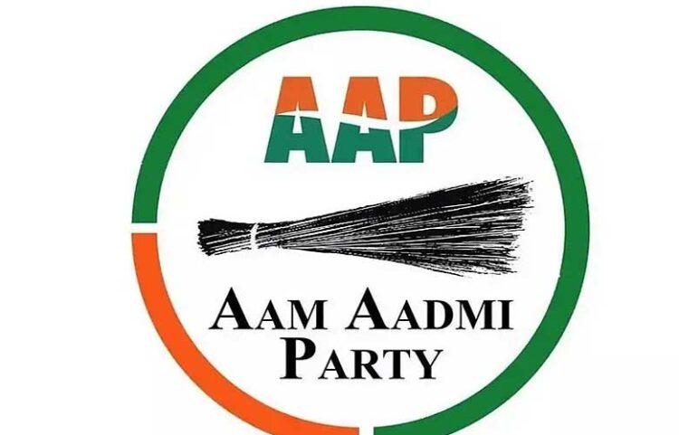 പഞ്ചാബില്‍ ഇഞ്ചോടിഞ്ച്; ആദ്യ ഫലസൂചന ആം ആദ്മി പാര്‍ട്ടിക്ക് അനുകൂലം; ആം ആദ്മി അട്ടിമറി വജയം നേടുമെന്ന എക്സിറ്റ് പോള്‍ പ്രവചനങ്ങള്‍ ശരിവയ്ക്കുന്ന പോരാട്ടം