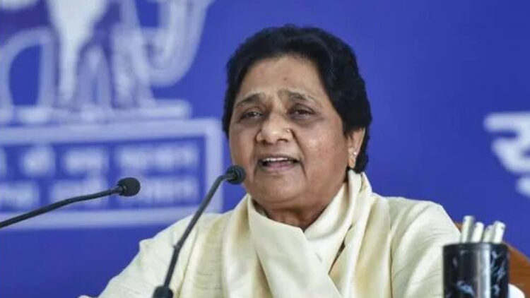 മായാവതിയുടെ ബിഎസ്പിക്ക് കാലിടറുന്നു; ഉത്തര്പ്രദേശില് നാമാവശേഷമാകുന്നു; മത്സരം ബിജെപിയിലേക്കും സമാജ് വാദി പാര്ട്ടിയിലേക്കും മാത്രമായി ഒതുങ്ങുന്ന കാഴ്ച