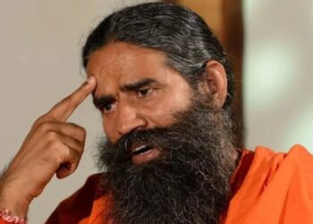 ‘നിങ്ങള്‍ മിണ്ടാതിരിക്കൂ’; ഇങ്ങനെയുള്ള ചോദ്യങ്ങള്‍ ചോദിക്കരുത്; ഇന്ധന വില വര്‍ധനയെപ്പറ്റി ചോദിച്ച മാധ്യമ പ്രവര്‍ത്തകനോട് ദേഷ്യപ്പെട്ട് ബാബ രാംദേവ്