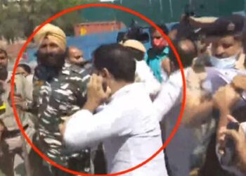 സില്‍വര്‍ ലൈനിനെതിരായ പ്രതിഷേധം; യുഡിഎഫ് എംപിമാര്‍ക്ക് ഡല്‍ഹി പൊലീസ് മര്‍ദ്ദനം, ഹൈബി ഈഡന്റെ മുഖത്തടിച്ചു; ടി.എന്‍. പ്രതാപനേയും ഡീന്‍ കുര്യാക്കോസിനേയും പൊലീസ് കൈയേറ്റം ചെയ്തു