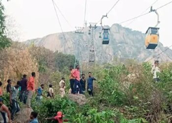 ജാര്‍ഖണ്ഡില്‍ കേബിള്‍ കാര്‍ കൂട്ടിയിടിച്ച് അപകടം; മരണം മൂന്നായി; 14 പേരെ ഇനിയും രക്ഷപ്പെടുത്താനുണ്ട്; രക്ഷാപ്രവര്‍ത്തനം പുരോഗമിക്കുന്നു