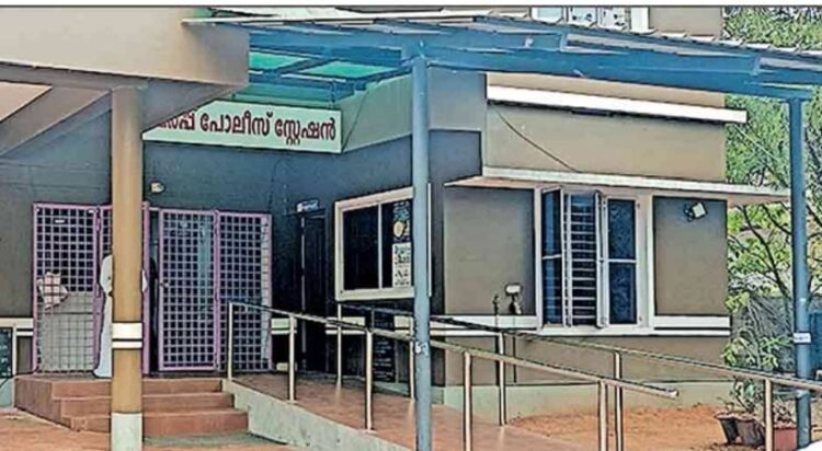 കുറ്റകൃത്യങ്ങള്‍ വര്‍ധിച്ചു; വാസ്തുവാണ് പ്രശ്നമെന്ന് നിഗമനം; ഒടുവില്‍ പരിഹാരക്രിയയും നടത്തി, കവാടത്തിന് മുന്നില്‍ നിന്ന തൂണ് മാറ്റി സ്ഥാപിച്ചു; സംഭവം ചേര്‍പ്പ് പൊലീസ് സ്റ്റേഷനില്‍