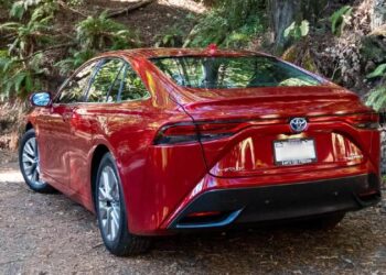 കേരളത്തിലെ ആദ്യ ഹൈഡ്രജന്‍ കാര്‍ തിരുവനന്തപുരത്ത് രജിസ്റ്റര്‍ ചെയ്തു; വില ഒരു കോടി പത്ത് ലക്ഷം രൂപ