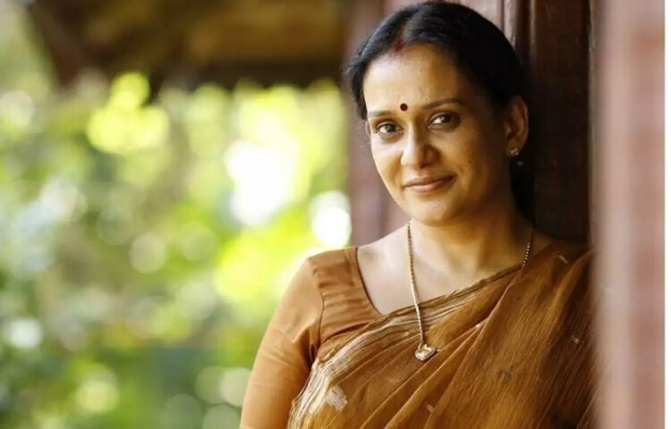 അമ്മയില് പൊട്ടിത്തെറി; വിജയ് ബാബുവിനെതിരെ നടപടി എടുക്കാത്തതില് പ്രതിഷേധം; അമ്മയുടെ പരാതി പരിഹാര സമിതിയില് നിന്ന് മാല പാര്വതി രാജിവെച്ചു