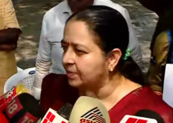 രണ്ടാം ദിവസത്തെ പ്രചാരണ പരിപാടികളിലേക്ക് കടന്ന് ഉമാ തോമസ്; മണ്ഡലത്തിലുള്ളവര്‍ പി.ടി തോമസിനായി ഒരു വോട്ട് നല്‍കുമെന്നാണ് പ്രതീക്ഷയെന്ന് ഉമാ തോമസ്