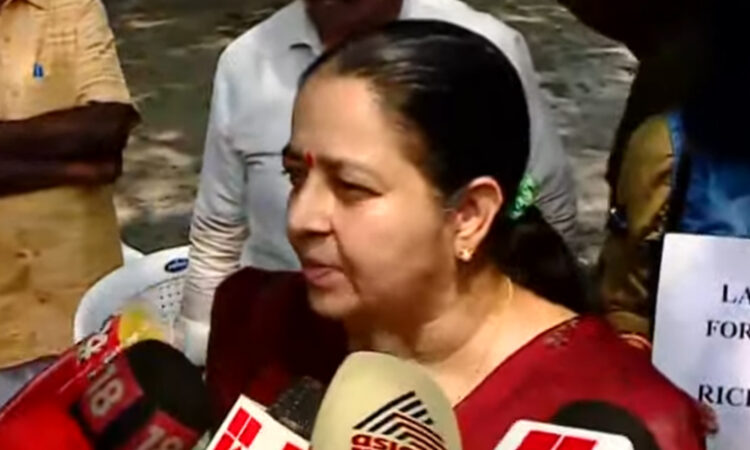 രണ്ടാം ദിവസത്തെ പ്രചാരണ പരിപാടികളിലേക്ക് കടന്ന് ഉമാ തോമസ്; മണ്ഡലത്തിലുള്ളവര്‍ പി.ടി തോമസിനായി ഒരു വോട്ട് നല്‍കുമെന്നാണ് പ്രതീക്ഷയെന്ന് ഉമാ തോമസ്