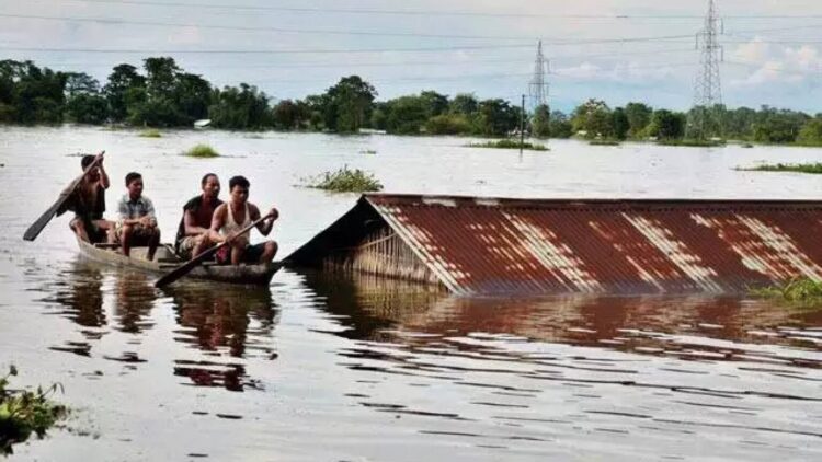 അസമില്‍ വെള്ളപ്പൊക്കം: 57,000 പേരെ ബാധിച്ചതായി സര്‍ക്കാര്‍; 10321 ഹെക്ടര്‍ കൃഷിഭൂമി നശിച്ചു, 202 വീടുകള്‍ തകര്‍ന്നു