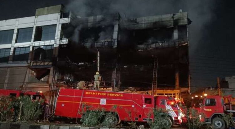 ഡല്ഹിയില് നാല് നില കെട്ടിടത്തിലുണ്ടായ തീപിടുത്തത്തില് മരണം 27; മരണ സംഖ്യ ഇനിയും ഉയര്ന്നേക്കുമെന്ന് പൊലീസ്