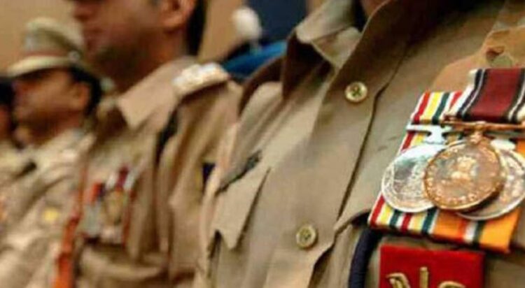 എല്എല്ബി പരീക്ഷയില് കോപ്പിയടിച്ച എസ്ഐയ്ക്ക് സസ്പെന്ഷന്