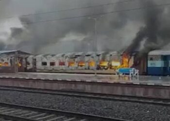 കൂളിമാട് പാലം അപകടം; ഊരാളുങ്കല് ലേബര് സൊസൈറ്റിക്ക് താക്കീത്, വിജിലന്സ് റിപ്പോര്ട്ടിന്റെ പശ്ചാത്തലത്തില് നടപടി