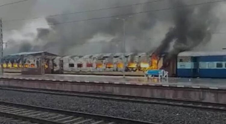 കൂളിമാട് പാലം അപകടം; ഊരാളുങ്കല് ലേബര് സൊസൈറ്റിക്ക് താക്കീത്, വിജിലന്സ് റിപ്പോര്ട്ടിന്റെ പശ്ചാത്തലത്തില് നടപടി