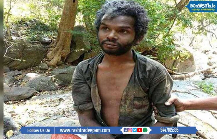മധു വധക്കേസില് പ്രോസിക്യൂട്ടറെ മാറ്റണമെന്ന് കുടുംബം; സര്ക്കാരിനെ സമീപിക്കണമെന്ന് കോടതി, സാക്ഷികള് തുടര്ച്ചയായി കൂറുമാറുന്ന സാഹചര്യത്തില് വിചാരണാ നടപടികള് നിര്ത്തി വയ്ക്കണമെന്ന കാര്യവും കുടുംബം ആവശ്യപ്പെടും
