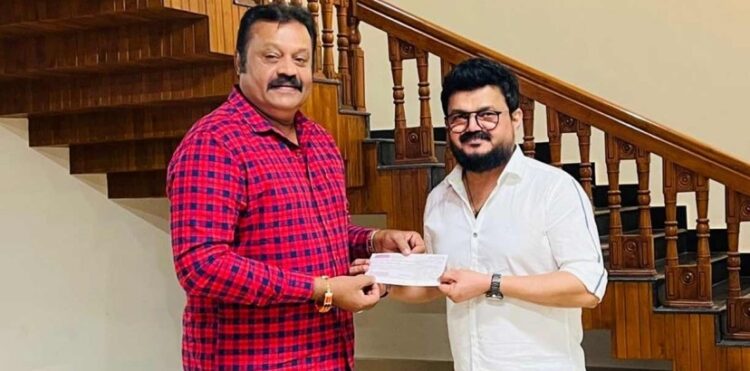 പുതിയ സിനിമകളുടെ അഡ്വാന്‍സ് കിട്ടുമ്പോള്‍ രണ്ട് ലക്ഷം രൂപ മിമിക്രി കലാകാരന്മാരുടെ സംഘടനയ്ക്ക്; വാക്ക് പാലിച്ച് സുരേഷ്‌ഗോപി