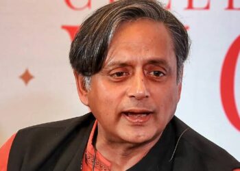 മോശം വാര്‍ത്തകളാണോ നിങ്ങള്‍ക്കിഷ്ടം; പുതിയ ഇംഗ്ലീഷ് വാക്കുമായി ശശി തരൂര്‍, സമൂഹ മാധ്യമങ്ങളില്‍ ചര്‍ച്ചയാവുന്നു