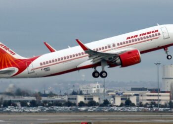 ജീവനക്കാരുടെ സ്വയം വിരമിക്കല്‍ പ്രായം കുറച്ച് എയര്‍ ഇന്ത്യ; വിരമിക്കുന്ന ജീവനക്കാര്‍ക്ക് കമ്പനി ക്യാഷ് ഇന്‍സെന്റീവും പ്രഖ്യാപിച്ചു