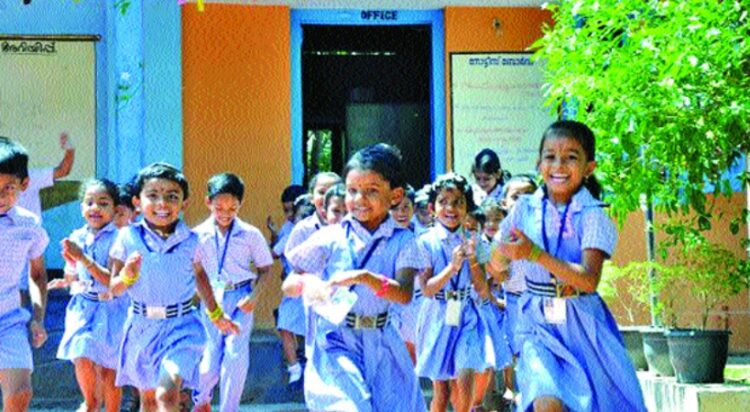 മധ്യവേനലവധി കഴിഞ്ഞ് കുരുന്നുകള്‍ ഇന്ന് സ്‌കൂളിലേക്ക്; സംസ്ഥാനത്തെ സ്‌കൂളുകളില്‍ ഇന്ന് പ്രവേശനോത്സവം