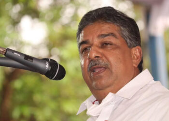 ‘ജനങ്ങളെ കൊളളയടിക്കാന്‍ പറ്റിയതാണ് ഇന്ത്യന്‍ ഭരണഘടന’: ഭരണഘടനയെ അപമാനിച്ച് മന്ത്രി സജി ചെറിയാന്‍; പരാമര്‍ശം വിവാദത്തില്‍