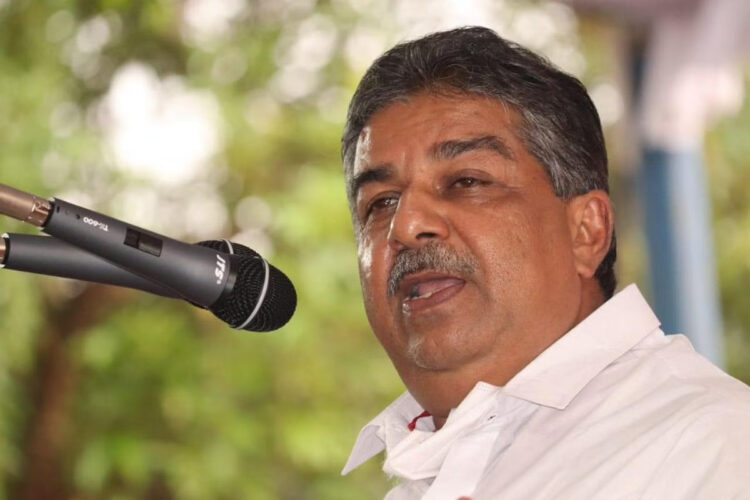 ‘ജനങ്ങളെ കൊളളയടിക്കാന്‍ പറ്റിയതാണ് ഇന്ത്യന്‍ ഭരണഘടന’: ഭരണഘടനയെ അപമാനിച്ച് മന്ത്രി സജി ചെറിയാന്‍; പരാമര്‍ശം വിവാദത്തില്‍