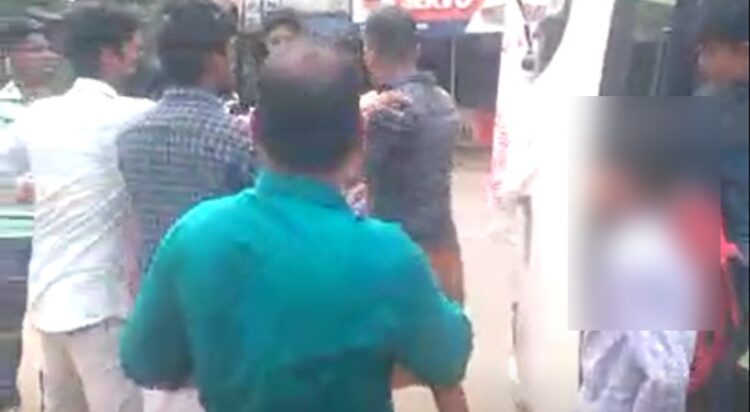 ബിരിയാണി വാങ്ങിത്തരാമെന്ന് പ്രലോഭിപ്പിച്ച് സ്‌കൂള്‍ കുട്ടികളെ സമരത്തിനു കൊണ്ടുപോയി; എസ്എഫ്‌ഐ പ്രവര്‍ത്തകര്‍ക്കെതിരെ പരാതി