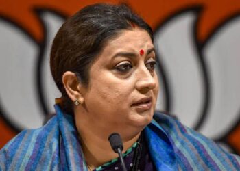 ന്യൂനപക്ഷ വകുപ്പിന്റെ ചുമതല സ്മൃതി ഇറാനിക്ക്; തീരുമാനം മുക്താര്‍ അബ്ബാസ് നഖ്വി മന്ത്രിസ്ഥാനം രാജിവച്ച സാഹചര്യത്തില്‍