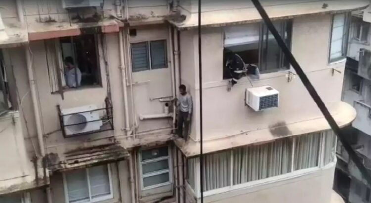 അറസ്റ്റ് ഭയന്ന് നാലാം നിലയില്‍ നിന്ന് വന്ദേമാതരം വിളിച്ച് താഴേക്ക് ചാടി; മോഷ്ടാവിന് ദാരുണാന്ത്യം