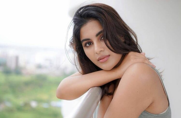 സംഘടനകള് നല്ലതാണ്, ഡബ്ല്യുസിസി പോലെ ചോദ്യം ചെയ്യാന് ആളുണ്ടാകുന്നത് നല്ല കാര്യം; ഡബ്ല്യുസിസി മുന്നോട്ട് വെക്കുന്ന കാര്യങ്ങള് വെളിച്ചം കാണണമെന്ന് സംയുക്ത മേനോന്