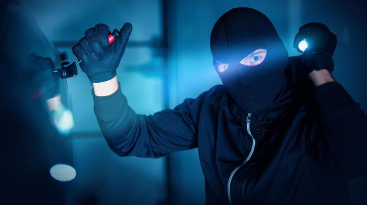 പാലക്കാട് യാക്കരയില്‍ ഒരേ സമയം ആറു വീടുകളില്‍ മോഷണശ്രമം; പ്രതികള്‍ തമിഴ്‌നാട്ടിലെ തിരുട്ടു ഗ്രാമത്തിലുള്ളവരാണെന്ന് സംശയമുണ്ടെന്ന് പൊലീസ്