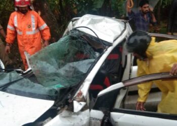 വയനാട് മുട്ടില്‍ വാര്യാട് നിയന്ത്രണം വിട്ട കാര്‍ മരത്തിലിടിച്ച് മൂന്നു പേര്‍ മരിച്ചു