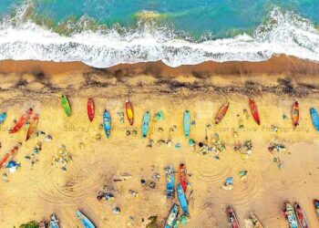 എല്ലാവരും മണ്ണിൽ നിന്ന് കാഴ്ച കാണുമ്പോൾ സൂരജ് സുകുമാരൻ മാനത്തുനിന്നുള്ള കാഴ്ചയാണ് കാണുന്നത്