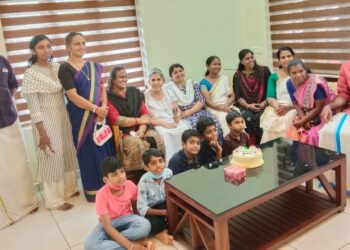 അധ്യാപക ദിനാചരണം 2022; മാങ്ങാനം എൽ പി സ്കൂളിന്റെ നേതൃത്വത്തിൽ മുൻ അധ്യാപികയായ സാലി ടീച്ചറിനെ ആദരിച്ചു