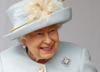 എലിസബത്ത് രാ‍ജ്ഞി അന്തരിച്ചു; വിട വാങ്ങിയത് ഏറ്റവും കൂടുതൽ കാലം ബ്രിട്ടിഷ് രാജ സിംഹാസനത്തിൽ ഇരുന്ന റെക്കോർഡ് സ്വന്തമാക്കിയ വനിത; കണ്ണീരോടെ ലോകം