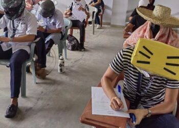 കോപ്പിയടി തടയാന്‍ ആന്റി ചീറ്റിങ് തൊപ്പികള്‍: വിചിത്ര മാര്‍ഗം നിര്‍ദേശിച്ച് എന്‍ജിനീയറിങ് കോളേജ്