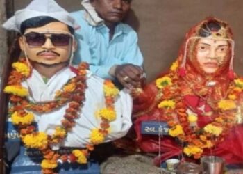 പ്രണയ വിവാഹം എതിര്‍ത്തു: ആത്മഹത്യ ചെയ്ത കമിതാക്കളുടെ പ്രതിമകളുടെ വിവാഹം നടത്തി കുടുംബത്തിന്റെ പശ്ചാത്താപം