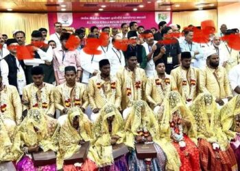 പുരുഷന്മാരെല്ലാം തലയുയര്‍ത്തി ചിരിച്ച്, സ്ത്രീകള്‍ മുഖം മറച്ചും തലതാഴ്ത്തിയും: വനിതാ ദിനത്തില്‍ ഏറെ വിഷമിപ്പിച്ച ചിത്രം പങ്കിട്ട് ജസ്ല മാടശ്ശേരി