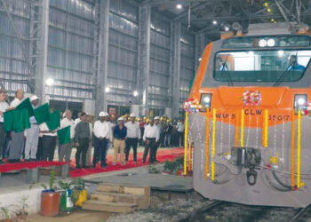 അ​മൃ​ത് ഭാ​ര​ത് സൂ​പ്പ​ർ ഫാ​സ്റ്റ് പാ​സ​ഞ്ച​ർ  ട്രെ​യി​നു​ക​ൾ അ​വ​ത​രി​പ്പി​ക്കാ​ൻ റെ​യി​ൽ​വേ