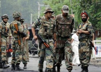 ജമ്മുകശ്മീരിൽ സൈനിക വാഹനത്തിന് നേരെ ഭീകരാക്രമണം; 2 ജവാന്മാർക്ക് വീരമൃത്യു