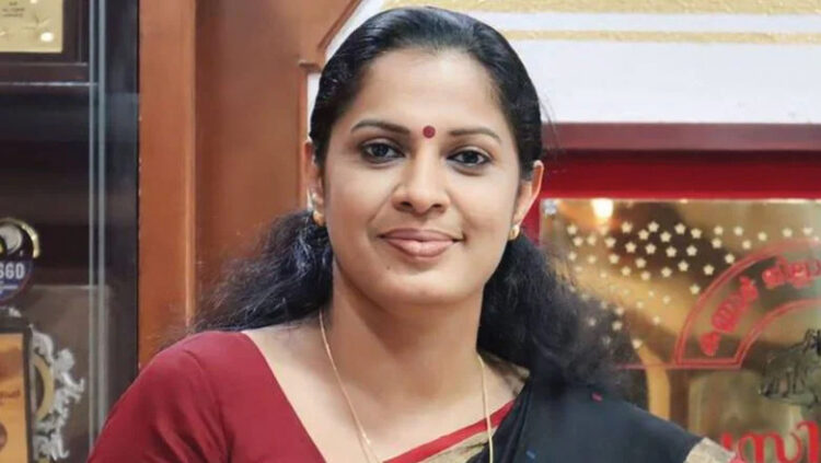 ദി​വ്യ​യു​ടെ റി​മാ​ൻ​ഡ് റി​പ്പോ​ർ​ട്ട് പു​റ​ത്ത്; വീ​ഡി​യോ​ഗ്രാ​ഫ​റേ​യും കൂ​ട്ടി ക്ഷ​ണി​ക്കാ​തെ എ​ത്തി​യ​ത് അ​പ​മാ​നി​ക്കാ​നെ​ന്ന ആ​സൂ​ത്രി​ത ല​ക്ഷ്യ​വു​മാ​യി; ക്രി​മി​ന​ൽ സ്വ​ഭാ​വ​ത്തി​ന്‍റെ ല​ക്ഷ​ണം