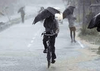 കേരളത്തില്‍ മഴ കനക്കും, ഇടിമന്നലോടെ മഴ; അടുത്ത മൂന്ന് ദിവസം ജാഗ്രത വേണമെന്ന് മുന്നറിയിപ്പ്