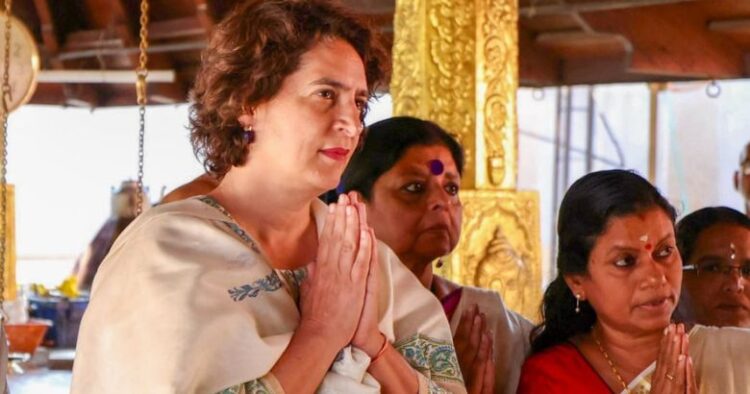 വയനാട് തെരഞ്ഞെടുപ്പ് ചൂടിൽ, പ്രചാരണം അവസാന ലാപ്പില്‍, ക്ഷേത്രത്തിലെത്തി പ്രാർത്ഥിച്ച് പ്രിയങ്ക