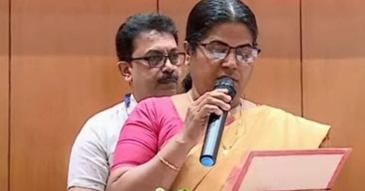 സിപിഎം സ്ഥാനാർഥി കെ രത്നകുമാരി കണ്ണൂർ ജില്ലാ പഞ്ചായത്ത് പ്രസിഡൻ്റ്