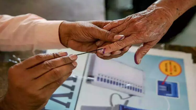 ഉ​പ​തെ​ര​ഞ്ഞെ​ടു​പ്പ് ഫ​ലം മ​ണി​ക്കൂ​റു​ക​ൾ​ക്ക​ക​ലെ; ആ​ശ​ങ്ക​യി​ലും പ്ര​തീ​ക്ഷ​യി​ലും മു​ന്ന​ണി​ക​ൾ