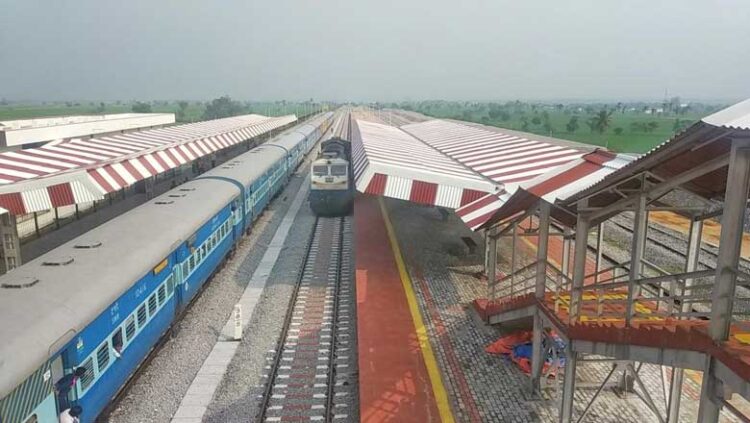 ഇ​നി​മു​ത​ൽ ഗം​ഗാ​വ​തി റെ​യി​ൽ​വേ സ്റ്റേ​ഷ​ൻ ‘അ​ഞ്ജ​നാ​ദ്രി’ എ​ന്നും മു​നീ​റാ​ബാ​ദ് “ഹു​ളി​ഗ​മ്മാ ദേ​വി’ എ​ന്നും അ​റി‍​യ​പ്പെ​ടും; ക​ർ​ണാ​ട​ക​യി​ലെ 3 റെ​യി​ൽ​വേ സ്റ്റേ​ഷ​നു​ക​ളു​ടെ പേ​ര് മാ​റും