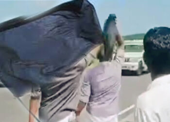 ഫ​ല​പ്ര​ദ​മാ​യ ജ​നാ​ധി​പ​ത്യ​ത്തി​ന് പ്ര​തി​ഷേ​ധ​ങ്ങ​ള്‍ അ​നി​വാ​ര്യം; ക​രി​ങ്കൊ​ടി പ്ര​തി​ഷേ​ധം അ​പ​കീ​ര്‍​ത്തി​ക​ര​മോ നി​യ​മ​വി​രു​ദ്ധ​മോ അ​ല്ലെ​ന്നു ഹൈ​ക്കോ​ട​തി; കോ​ൺ​ഗ്ര​സ് പ്ര​വ​ർ​ത്ത​ക​ർ​ക്കെ​തി​രാ​യ കേ​സ് റദ്ദാ​ക്കി