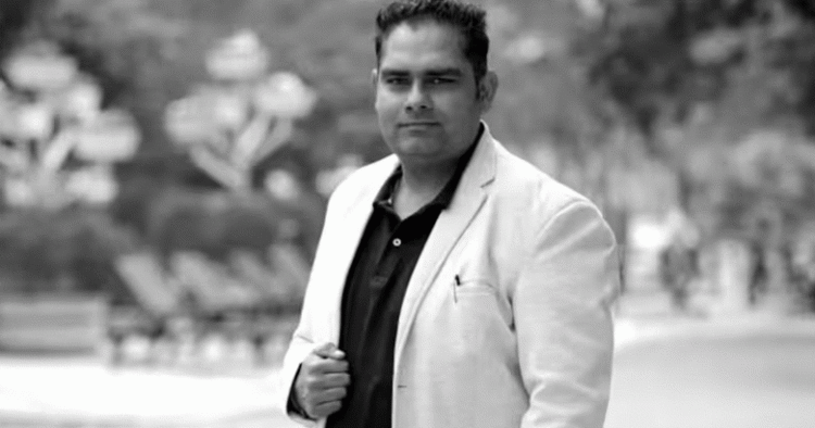 ഓടിക്കൊണ്ടിരുന്ന കാറിന് തീപിടിച്ചു, ഡോര്‍ തുറക്കാനായില്ല; പ്രൊഫസറും രണ്ട് മക്കളും വെന്തുമരിച്ചു