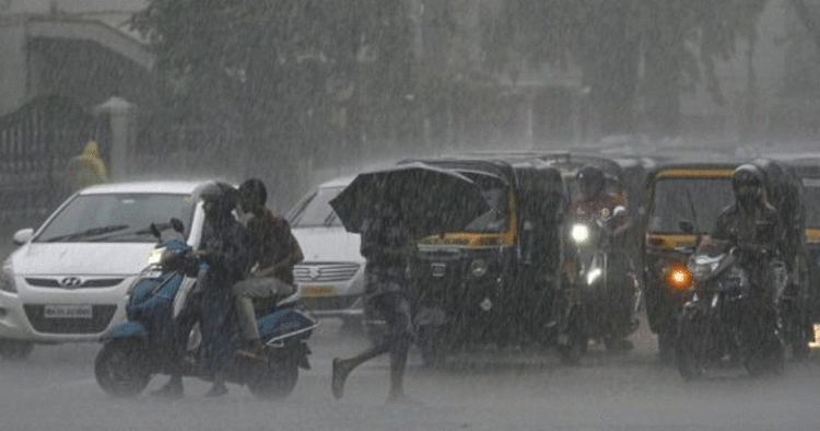 തുലാവര്‍ഷം ശക്തിപ്രാപിക്കുന്നു, കേരളത്തില്‍ കനത്ത മഴ മുന്നറിയിപ്പ്