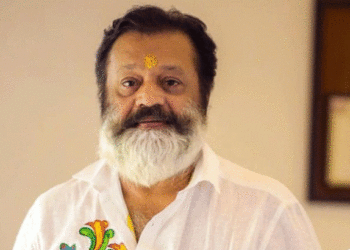 ആംബുലന്‍സില്‍ പൂരവേദിയില്‍ എത്തി, സുരേഷ് ഗോപിക്കെതിരെ കേസ്