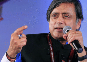 ‘വാക്‌സീൻ നയം ഇന്ത്യയെ ലോകനേതൃപദവിയിലേക്ക് ഉയർത്തി’; വീണ്ടും കേന്ദ്രസർക്കാരിനെ പ്രശംസിച്ച് ശശി തരൂർ