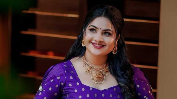 പേ​രി​ന്‍റെ കൂ​ടെ അ​ച്ഛ​ന്‍റെ പേ​രു​മാ​റ്റി ഭ​ര്‍​ത്താ​വി​ന്‍റെ പേ​രി​ടു​ന്ന​തി​നെ​ക്കു​റി​ച്ച് ചി​ന്തി​ച്ചി​ട്ടി​ല്ല: അ​പ്‌​സ​ര ര​ത്നാ​ക​ര​ൻ