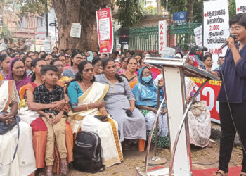 ലോ​ക വ​നി​താ​ദി​ന​ത്തി​ൽ സെ​ക്ര​ട്ടേ​റി​യ​റ്റി​നു മു​ന്നി​ൽ ആ​ശാ​പ്ര​വ​ർ​ത്ത​ക​രു​ടെ മ​ഹാ​സം​ഗ​മം; സ​മ​രം 27-ാം ദി​വ​സം പി​ന്നി​ടു​ന്നു